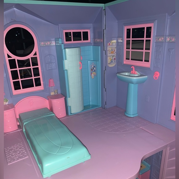 COPY - Barbie Interactive Foldable Townhouse Dollhouse - Picture 4 of 9